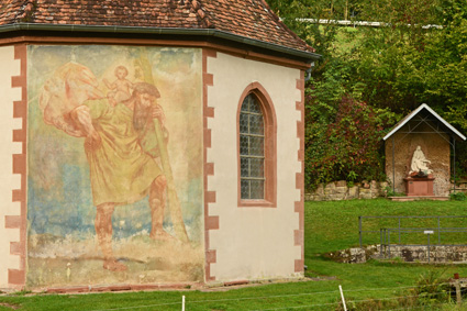 der heilige Christophorus an der Auenwand der Kapelle über dem Brunnenheiligtum von Amorsbrunn im Odenwald