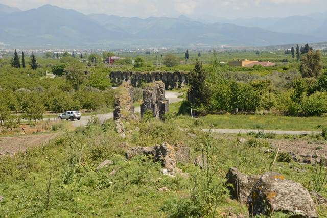 Epiphaneia - vor Ort "Issos" Blick aufs Aquädukt