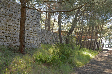 Karatepe-Aslantaş - falsch rekonstruierte Festungsmauern am Karatepe-Südtor