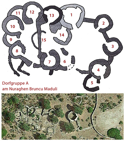 Grundriss der Wohnsiedlung hinter dem Nuraghen Bruncu Maduli nebst Google Earth-Ansicht