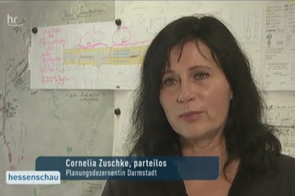 Planungsdezernentin Conerlia Zuschke vor Plänen zum Umbau der Frankfurter Straße vor Merck in Darmnstadt
