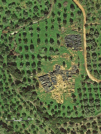 Google Earth-Sicht auf die Grabungsstätte von Iklaina